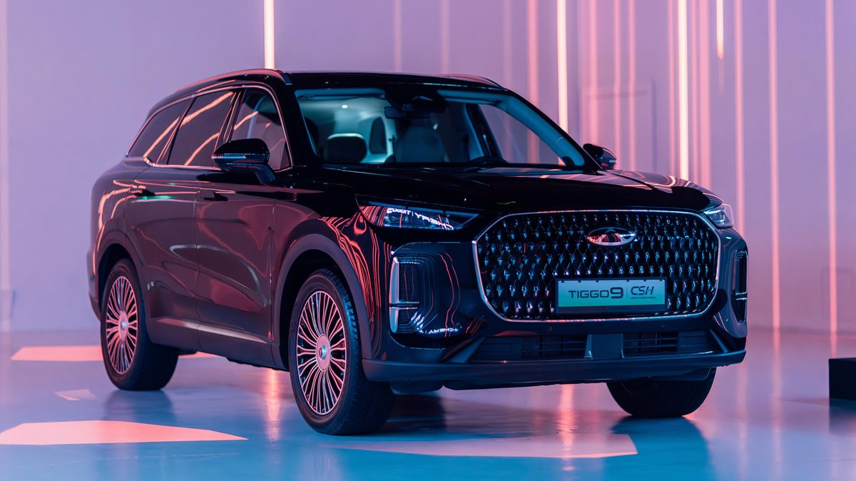 Čínský nováček ukázal v Praze vlajkové SUV pro sedm. Je narvané výbavou, ale stojí jako konkurence v základu